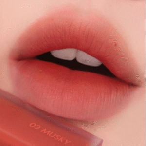 Son Romand Blur Fudge Tint Musky sở hữu tone cam đỏ gạch quyến rũ