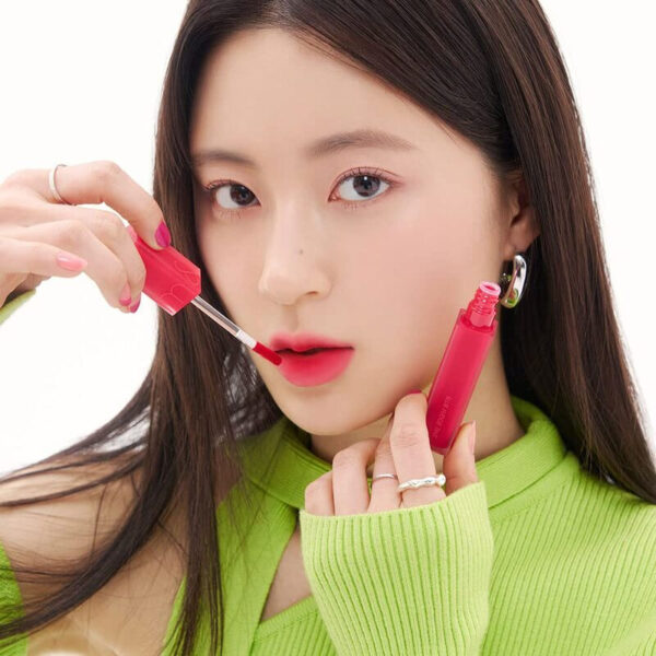 Son Romand Blur Fudge Tint 09 Coral Jubilee tạo điểm nhấn nổi bật, xinh xắn